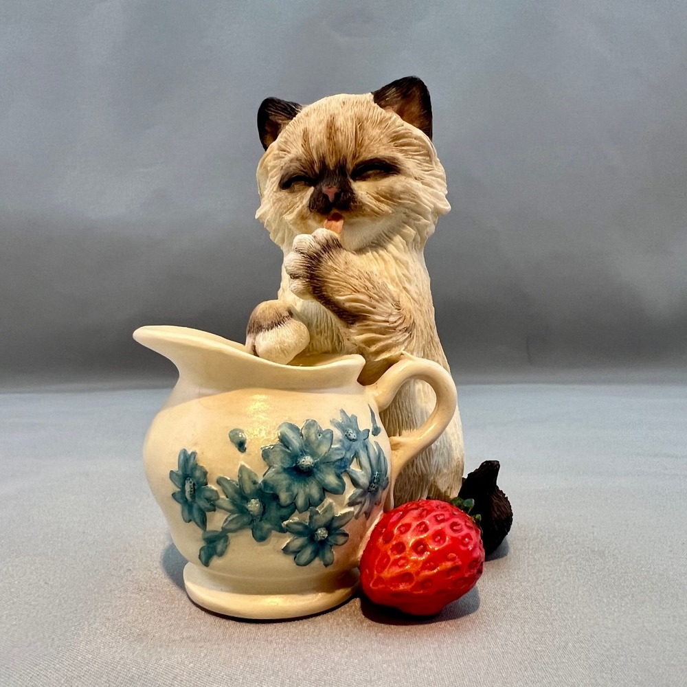 CA Kitten w Creamer Figurine Siamese Cat Blue Floral Pitcher C2230 Excellent